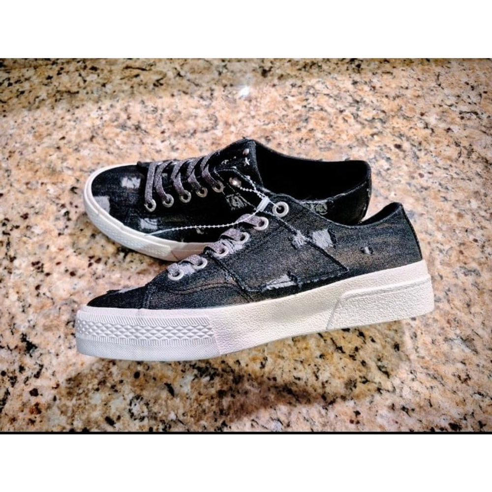 NEW Blowfish malibu sneakers lady size 8½ walk on slip ins blk gray distressed